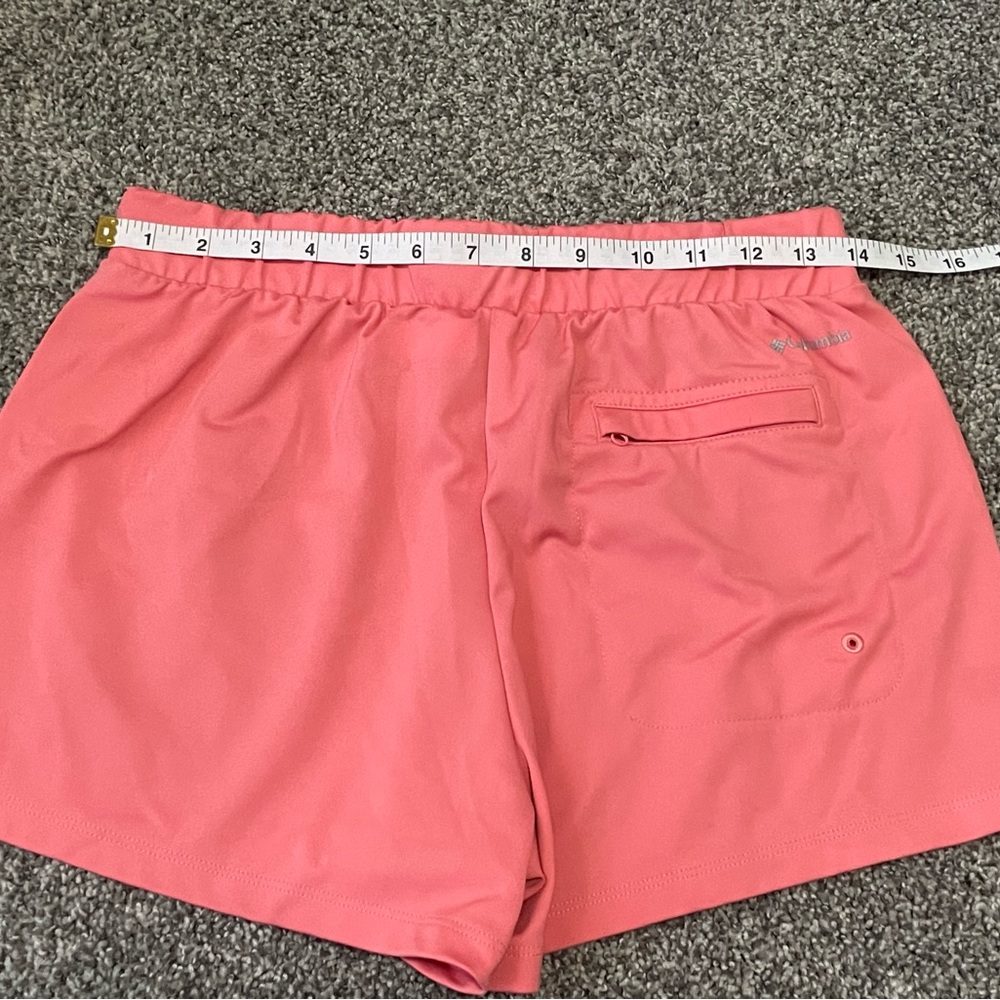 Women’s Columbia sportswear shorts. Size medium. - Picture 7 of 8